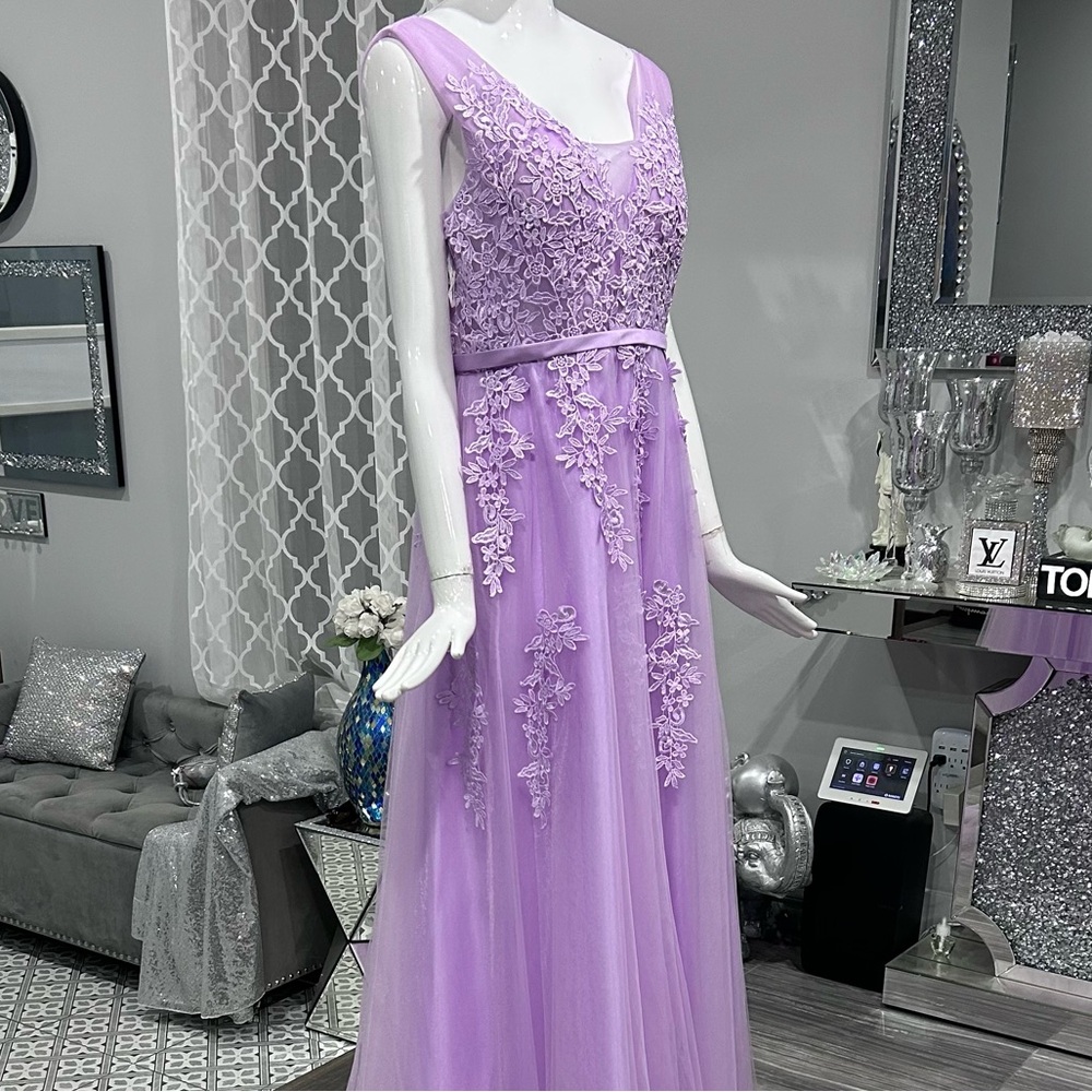 NWOT 💜 Lilac Lavender Gown/Dress - Picture 1 of 17